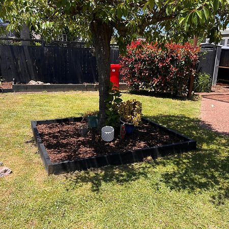 Salty Breeze Beach House Orewa Exterior photo