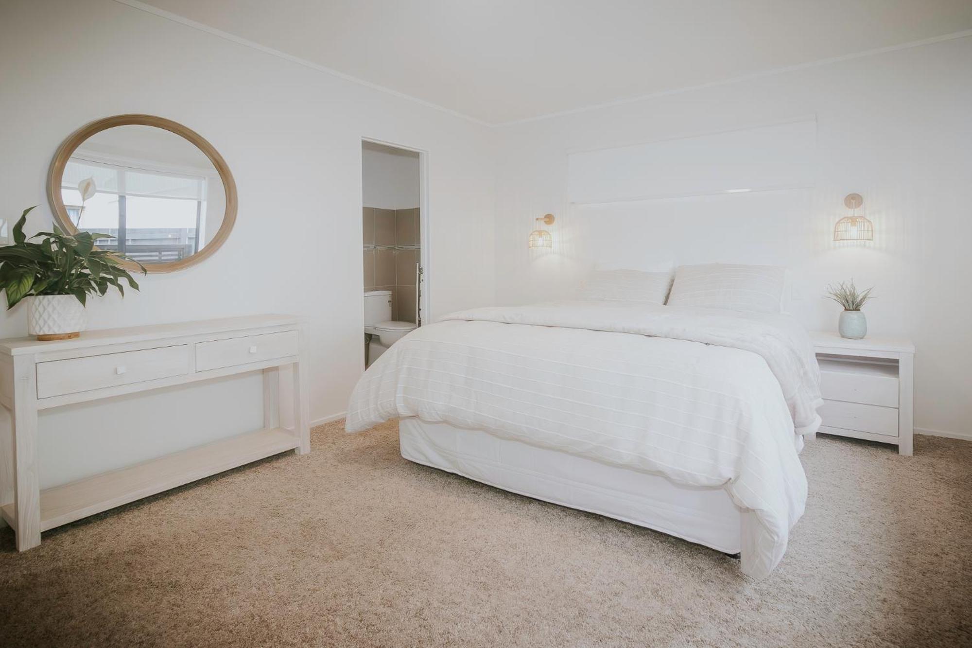Salty Breeze Beach House Orewa Exterior photo